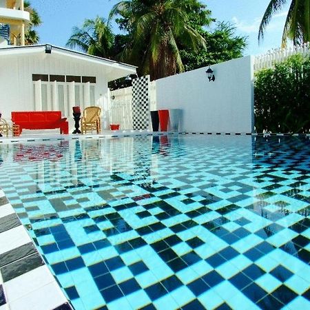 The Hen Hua Hin Hotell Exteriör bild