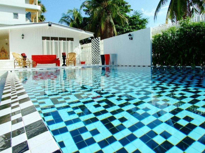 The Hen Hua Hin Hotell Exteriör bild