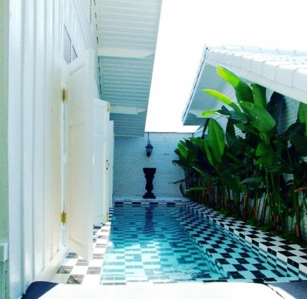 The Hen Hua Hin Hotell Exteriör bild
