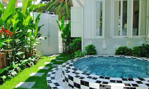 The Hen Hua Hin Hotell Exteriör bild