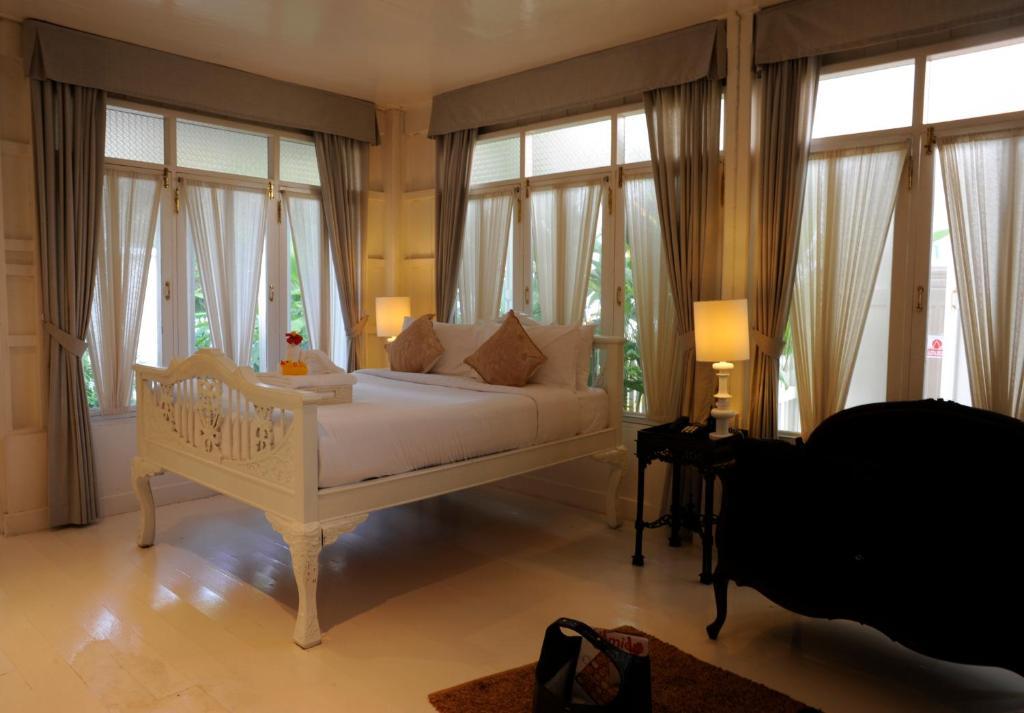 The Hen Hua Hin Hotell Rum bild